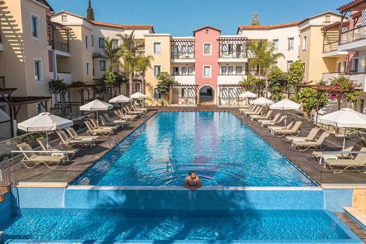 Család a Louis Althea Beach ciprusi strandján