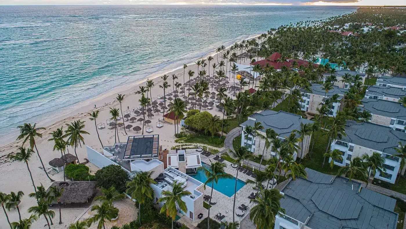 Családok a Grand Bavaro Princess medencéjénél Dominikán
