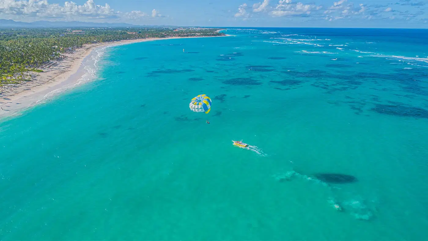 Családok a Grand Bavaro Princess medencéjénél Dominikán