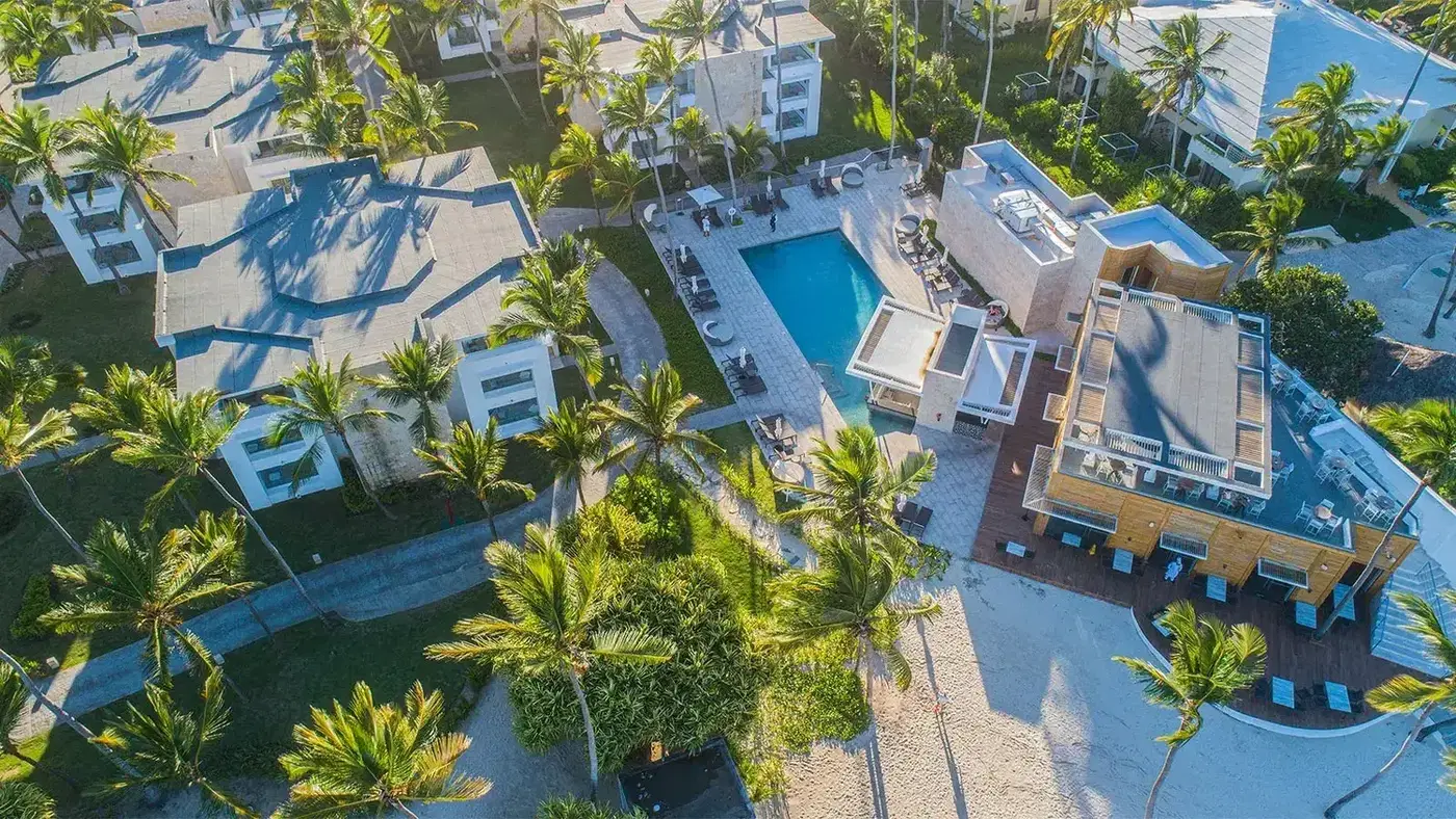 Családok a Grand Bavaro Princess medencéjénél Dominikán