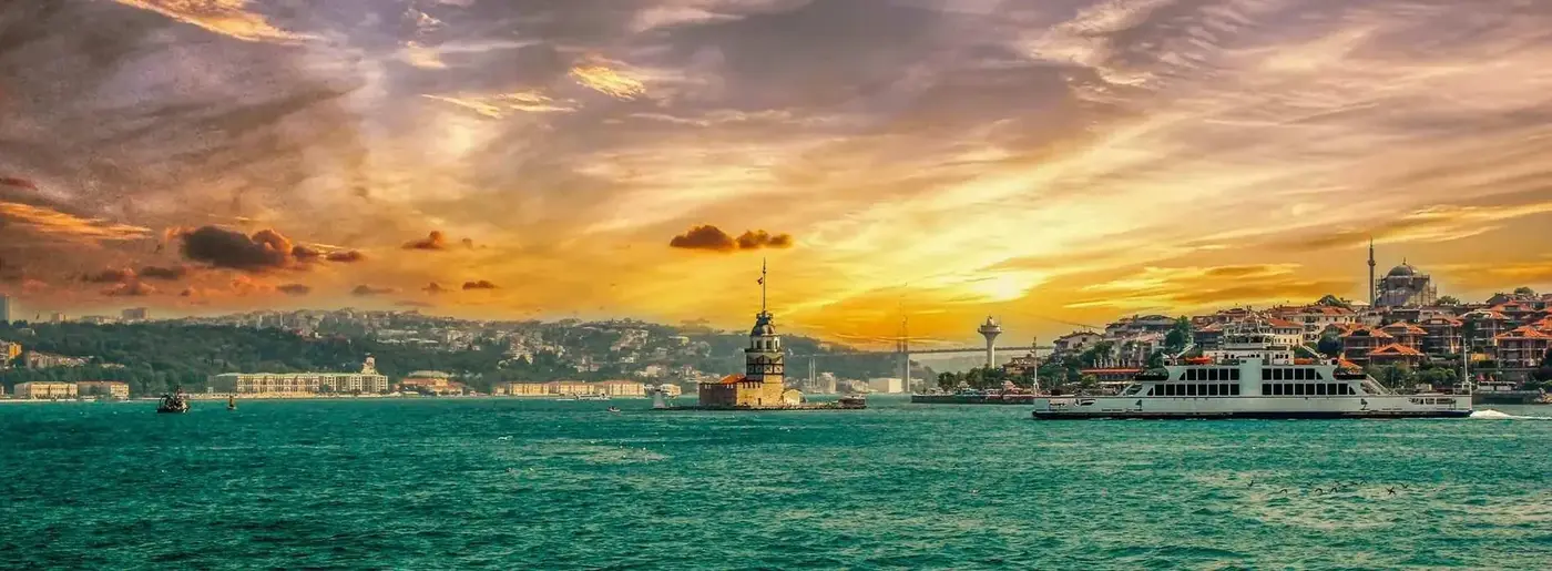 Pár isztambuli panorámás teraszon