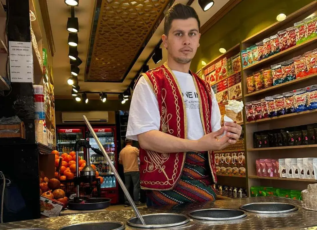 Pár isztambuli panorámás teraszon